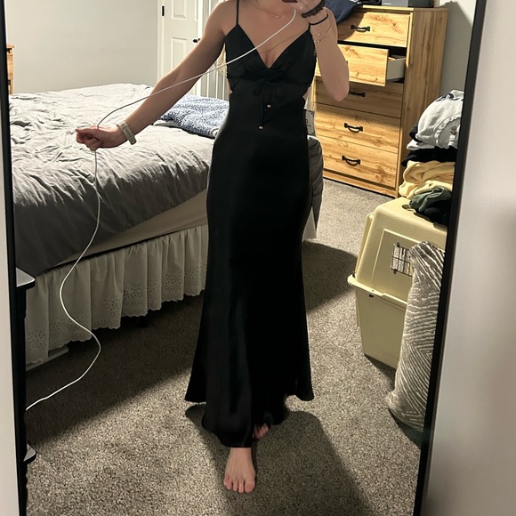 NWT Bought for a wedding. It was taken in to fit a size 0. - Picture 2 of 3
